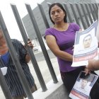 Tragedia. Víctor Martínez acudió ayer a la morgue para iniciar los trámites y retirar el cadáver de su hijo.