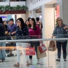 Visita. El sábado pasado, el centro comercial Quicentro Shopping registró un gran movimiento previo a Navidad.