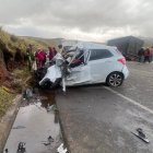 Situación. La religiosa quedó atrapada en su auto después del choque.