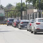 Tráfico. Las largas filas para ingresar a las urbanizaciones se forman casi a todas horas.