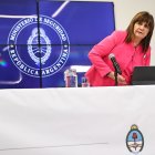 La Ministra de seguridad Patricia Bullrich habla durante una rueda de prensa en Buenos Aires (Argentina).