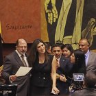 El presidente de la Asamblea, Henry Kronfle, y la ponente de la ley económica, Valentina Centeno.