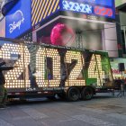 Vista de los números gigantes de "2024" en Times Square, en Nueva York (EE.UU.), este 20 de diciembre de 2023.