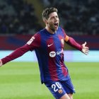 BARCELONA, 20/12/2023.- El defensa del FC Barcelona Sergi Roberto celebra tras anotar el 2-1 que adelanta a su conjunto durante el encuentro correspondiente a la jornada 18 de LaLiga EA Sports disputado este miércoles entre el FC Barcelona y la UD Almería en el estadio Olímpico Lluís Companys de Barcelona. EFE/ Alejandro Garcia