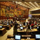 Fotografía de archivo en la que se registró una vista general de una sesión plenaria de la Asamblea Nacional de Ecuador (Parlamento), en Quito (Ecuador).