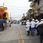 Monigotes. Motorratones de Marte y el artista Julio Jaramillo han sido retratados en la calle Alcedo, entre la 15 y 14.