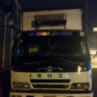 Carro. El furgón no se abrió e impactó la moto del policía.