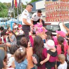 Agentes de la CTE entregaron juguetes a niños de distintos sectores de Daule.