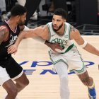 Con 30 puntos anotados, aportando 5 triples de 10 intentos, más 5 rebotes Tatum fue el líder indiscutible.