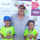 Eduardo Naranjo y Helena Zambrano (Pelotas Verdes), en la premiación.