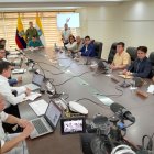 El presidente Daniel Noboa en la reunión sobre seguridad con ministros y comandantes de la Policía y Fuerzas Armadas, en Daule.