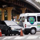 Un policía dirige el tráfico, el 27 de diciembre de 2023, en Caracas (Venezuela).