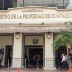 Derecho. El Patrimonio Familiar en Ecuador es reconocido en la Constitución de 1996 en su artículo 33.