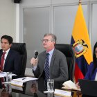 El ministro Juan Carlos Vega, durante un acercamiento con la prensa.
