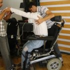 La persona con esclerosis múltiple no puede realizar ciertas actividades.