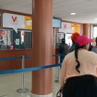 Varias personas llegaron desde muy temprano para pagar el impuesto predial.