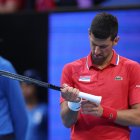 Djokovic su muñeca afectada a 10 días del inicio del Abierto de Australia, torneo en el que defenderá la corona y que ha levantado 10 veces.