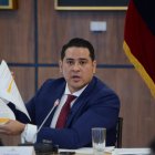 El Ronny Aleaga realiza una declaración en una actividad pública cuando era asambleísta.