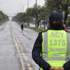 Imagen referencial sobre un agente metropolitano de tránsito en un operativo en Quito.