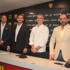 Los directivos José Luis Nogales (i), Raúl Chávez y Xavier Salem acompañaron a Antonio Álvarez en la rueda de prensa de ayer.