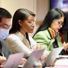 Diana Salazar acudió a la audiencia de vinculación con chaleco antibalas y durante la diligencia se lo quitó.