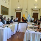 Compromiso. Las autoridades previo a la llegada del presidente Noboa.