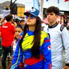 Doménika suele ser la única mujer en las competencias de su categoría. Se prueba entre hombres.