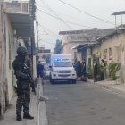 Los vecinos comentaron que una motocicleta, con dos hombres a bordo, serían los verdugos de las cuatro personas.