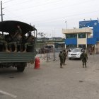 Al Centro de Privación de Libertad zonal 8 ingresaron vehículos militares con personal