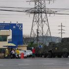 Movimiento de militares entrando en Centro de Privación de libertad zonal 8