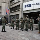 Seguridad. Miembros de Fuerzas Armadas llegaron a la Fiscalía General en la avenida Patria.