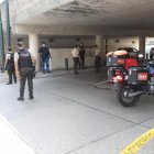 Escena. Javier Rosero fue asesinado al estilo sicariato en su vehículo.