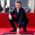 Willem Dafoe presenció con emoción cómo su nombre quedaba inmortalizado en el famoso bulevar. Su trayectoria incluye cuatro nominaciones al Oscar, un premio BAFTA y cuatro Globos de Oro.