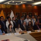 Posición. El presidente de la Asamblea Henry Kronfle anunció la posición del Legislativo ante la crisis.