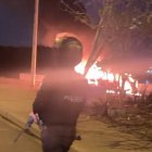 La Policía descubrió los cuerpos luego de apagar el incendio