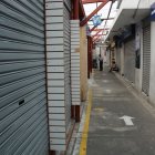 Los pasillos de los centros comerciales del ahorro se encontraban vacíos y sus locales cerrados. Vendedores sienten temor por la ola de inseguridad.