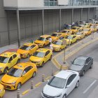 Mall. La larga fila de taxis muestra la falta de usuarios, había pocos clientes en el centro comercial ubicado en el norte de Guayaquil.