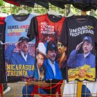 Managua. Una fotografía muestra camisetas con la imagen del presidente de Nicaragua, Daniel Ortega.