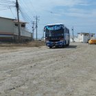 Consecuencias. Hay turistas que han dejado de acudir a la playa de Punta Carnero por el estado en el que se encuentra la ruta, además, bastante oscura.
