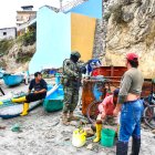 Los militares realizaron operativos en el puerto de Santa Elena.