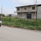 El cadáver de la mujer fue abandonado en una zanja.