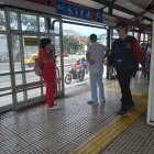 Situación. El estado de muchas paradas es deplorable. En varias las puertas no funcionan.