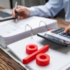 Referencial. El Gobierno plantea una alza al IVA del 12% al 15%.