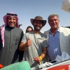 El piloto tricolor Juan José Puga (c) con Joan Laporta, presidente del Barça (d).