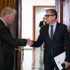 El viceministro de Movilidad Humana, Alejandro Dávalos, se reunió con el ministro consejero de la embajada norteamericana en Ecuador, Lawrence Petroni, para analizar mecanismos de cooperación.