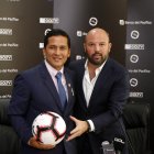 Luis Muentes junto a Miguel Ángel Loor, presidente de la LigaPro.