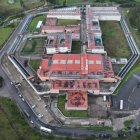 Policías y militares ingresan en la cárcel de Turi