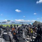 Alrededor de 758 policías de grupos élite de la Policía Nacional acompañados de militares y tanquetas están a la espera de la orden