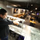 Urdesa. En Golden Prague, uno de los espacios que permanecía lleno de clientes desde su inauguración, las mesas y la barra cervecera se ven sin gente.