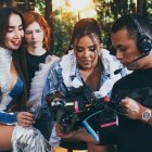 Dayanara y Paola Jara en la grabación de su nuevo vídeo.